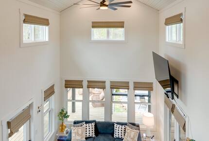 Tracy City Tiny Home Haven with Creek Views and Modern Comfort - Tracy City, Tennessee