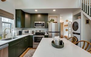 Tracy City Tiny Home Haven with Creek Views and Modern Comfort - Tracy City, Tennessee