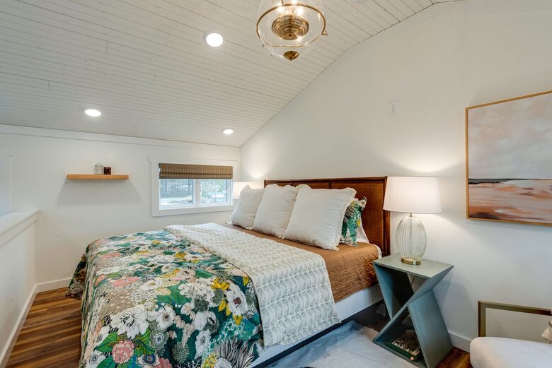 Tracy City Tiny Home Haven with Creek Views and Modern Comfort - Tracy City, Tennessee