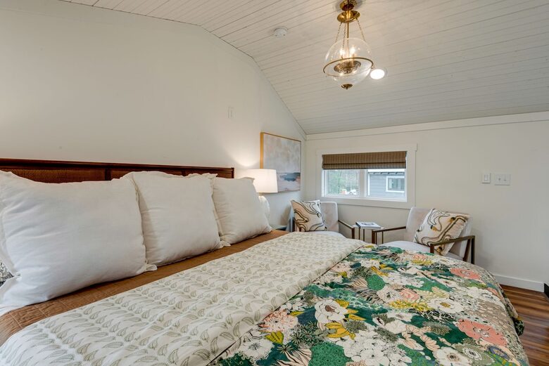 Tracy City Tiny Home Haven with Creek Views and Modern Comfort - Tracy City, Tennessee