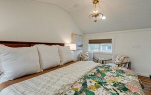 Tracy City Tiny Home Haven with Creek Views and Modern Comfort - Tracy City, Tennessee