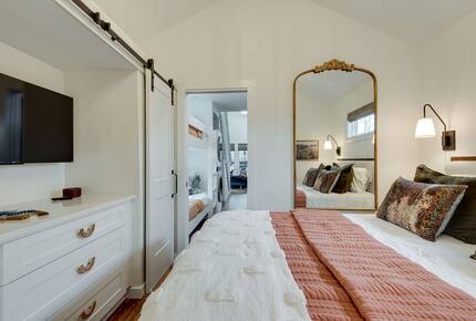 Tracy City Tiny Home Haven with Creek Views and Modern Comfort - Tracy City, Tennessee