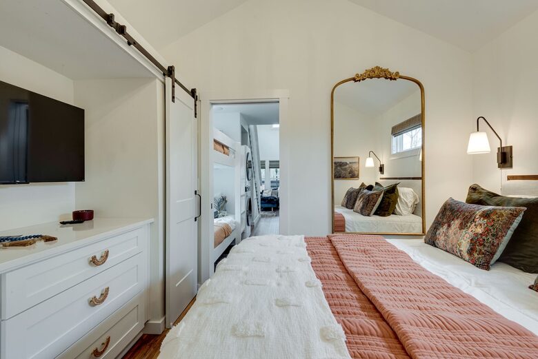 Tracy City Tiny Home Haven with Creek Views and Modern Comfort - Tracy City, Tennessee