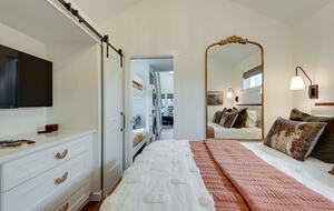 Tracy City Tiny Home Haven with Creek Views and Modern Comfort - Tracy City, Tennessee