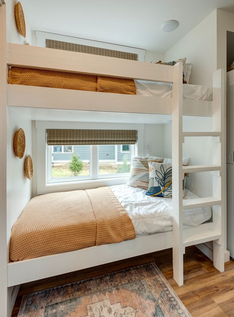 Tracy City Tiny Home Haven with Creek Views and Modern Comfort - Tracy City, Tennessee