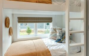 Tracy City Tiny Home Haven with Creek Views and Modern Comfort - Tracy City, Tennessee