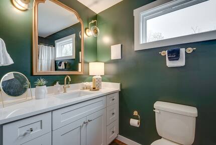 Tracy City Tiny Home Haven with Creek Views and Modern Comfort - Tracy City, Tennessee