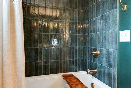 Tracy City Tiny Home Haven with Creek Views and Modern Comfort - Tracy City, Tennessee