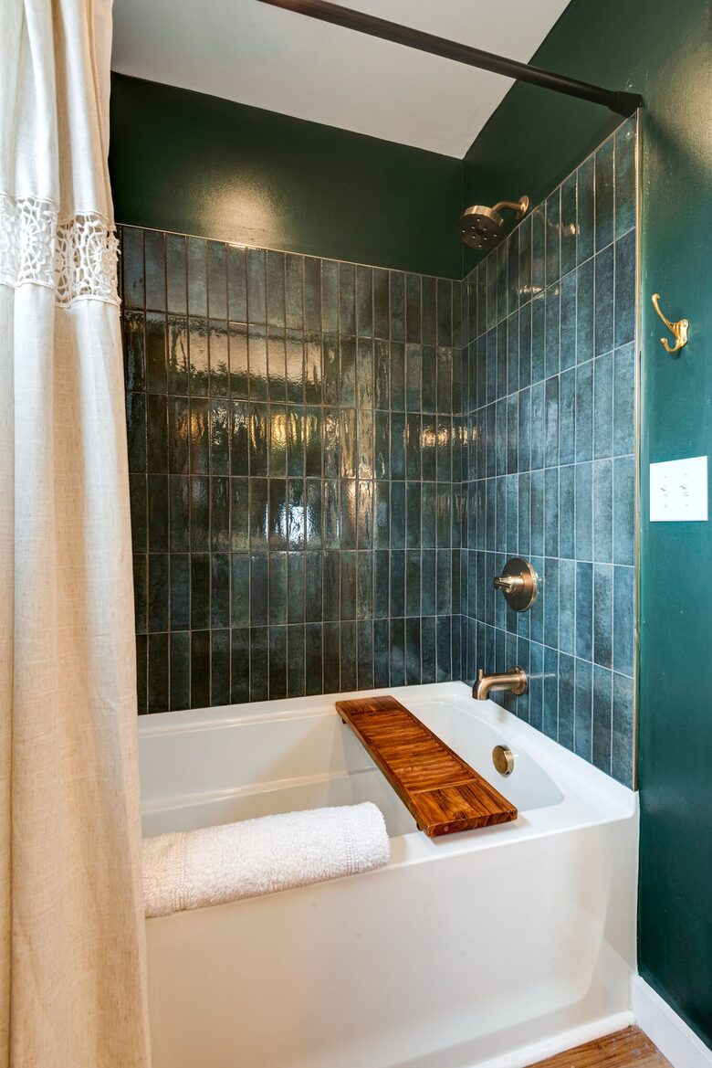 Tracy City Tiny Home Haven with Creek Views and Modern Comfort - Tracy City, Tennessee