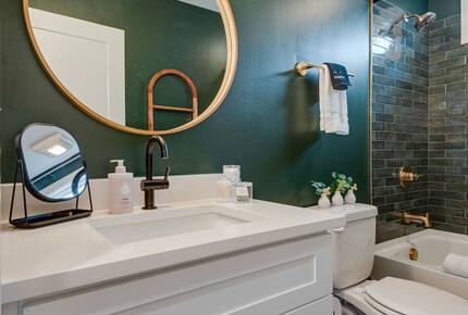 Tracy City Tiny Home Haven with Creek Views and Modern Comfort - Tracy City, Tennessee