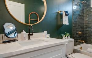 Tracy City Tiny Home Haven with Creek Views and Modern Comfort - Tracy City, Tennessee