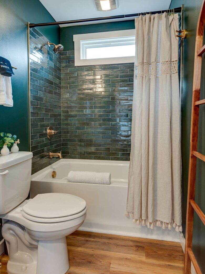 Tracy City Tiny Home Haven with Creek Views and Modern Comfort - Tracy City, Tennessee