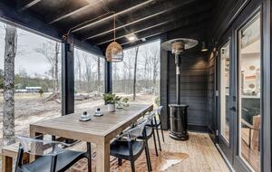 Tracy City Tiny Home Haven with Creek Views and Modern Comfort - Tracy City, Tennessee