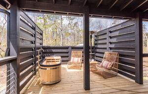 Tracy City Tiny Home Haven with Creek Views and Modern Comfort - Tracy City, Tennessee