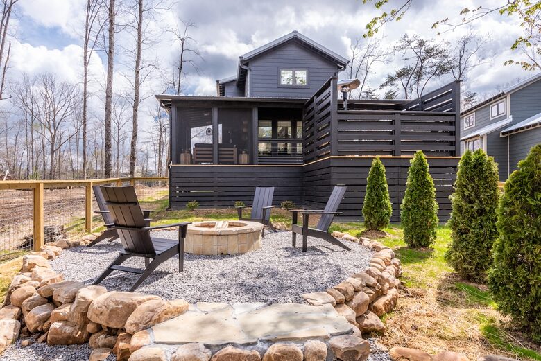 Tracy City Tiny Home Haven with Creek Views and Modern Comfort - Tracy City, Tennessee