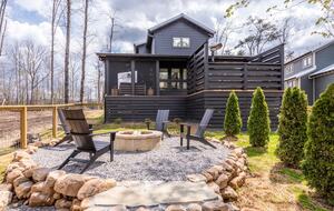 Tracy City Tiny Home Haven with Creek Views and Modern Comfort - Tracy City, Tennessee