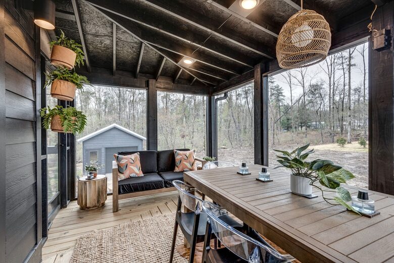 Tracy City Tiny Home Haven with Creek Views and Modern Comfort - Tracy City, Tennessee
