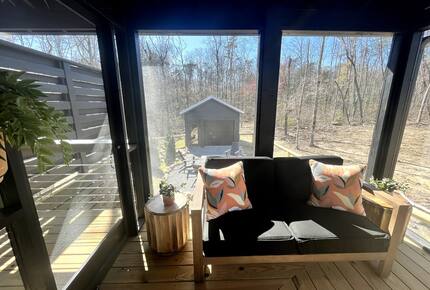 Tracy City Tiny Home Haven with Creek Views and Modern Comfort - Tracy City, Tennessee
