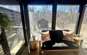 Tracy City Tiny Home Haven with Creek Views and Modern Comfort - Tracy City, Tennessee