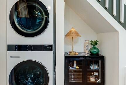 Tracy City Tiny Home Haven with Creek Views and Modern Comfort - Tracy City, Tennessee