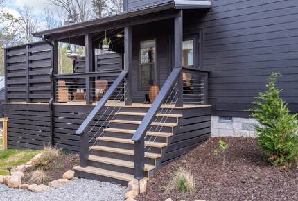 Tracy City Tiny Home Haven with Creek Views and Modern Comfort - Tracy City, Tennessee