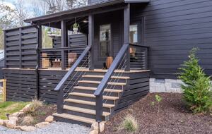 Tracy City Tiny Home Haven with Creek Views and Modern Comfort - Tracy City, Tennessee