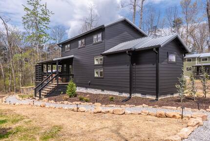 Tracy City Tiny Home Haven with Creek Views and Modern Comfort - Tracy City, Tennessee