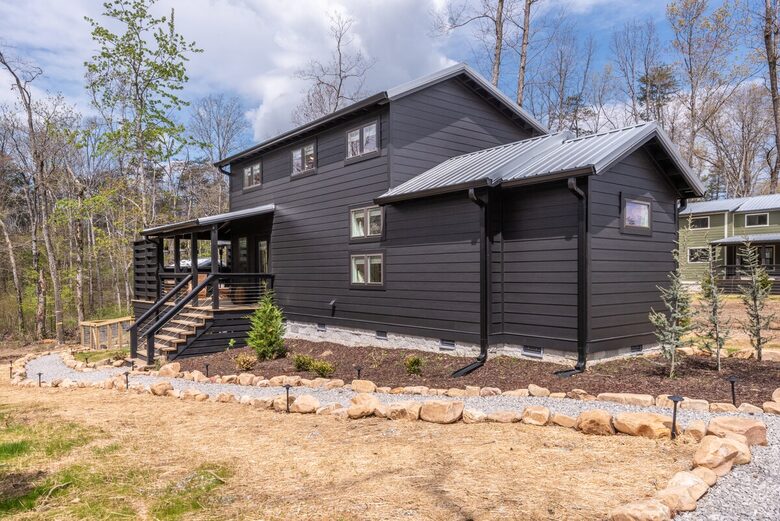 Tracy City Tiny Home Haven with Creek Views and Modern Comfort - Tracy City, Tennessee