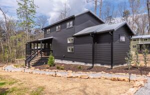 Tracy City Tiny Home Haven with Creek Views and Modern Comfort - Tracy City, Tennessee