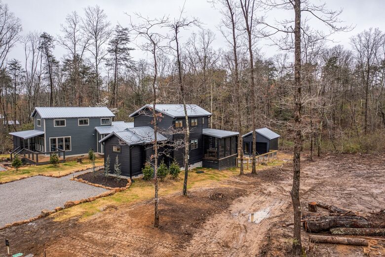 Tracy City Tiny Home Haven with Creek Views and Modern Comfort - Tracy City, Tennessee