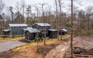 Tracy City Tiny Home Haven with Creek Views and Modern Comfort - Tracy City, Tennessee