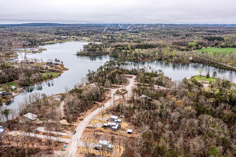 Tracy City Tiny Home Haven with Creek Views and Modern Comfort - Tracy City, Tennessee