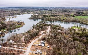 Tracy City Tiny Home Haven with Creek Views and Modern Comfort - Tracy City, Tennessee