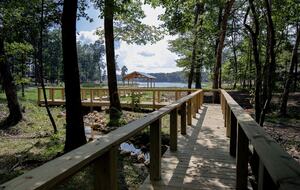 Tracy City Tiny Home Haven with Creek Views and Modern Comfort - Tracy City, Tennessee