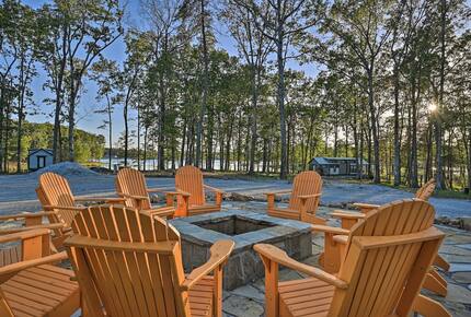 Tracy City Tiny Home Haven with Creek Views and Modern Comfort - Tracy City, Tennessee