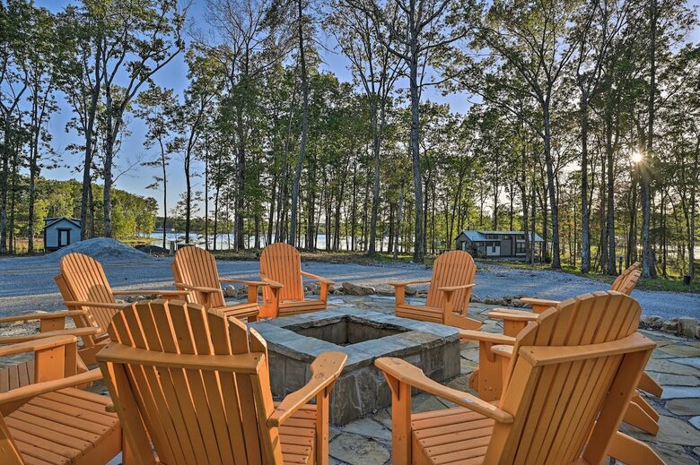 Tracy City Tiny Home Haven with Creek Views and Modern Comfort - Tracy City, Tennessee