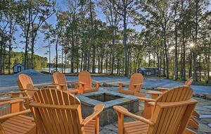 Tracy City Tiny Home Haven with Creek Views and Modern Comfort - Tracy City, Tennessee