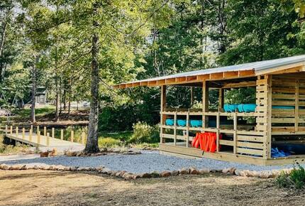 Tracy City Tiny Home Haven with Creek Views and Modern Comfort - Tracy City, Tennessee