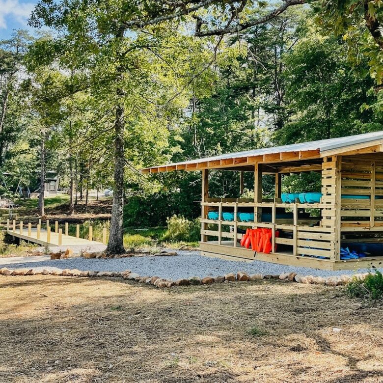 Tracy City Tiny Home Haven with Creek Views and Modern Comfort - Tracy City, Tennessee