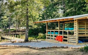 Tracy City Tiny Home Haven with Creek Views and Modern Comfort - Tracy City, Tennessee