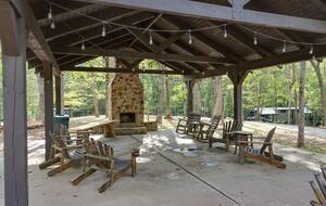 Tracy City Tiny Home Haven with Creek Views and Modern Comfort - Tracy City, Tennessee