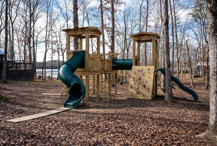 Tracy City Tiny Home Haven with Creek Views and Modern Comfort - Tracy City, Tennessee