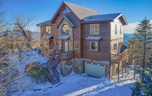 Three-State Views from a Mountain Haven - Beech Mountain, North Carolina