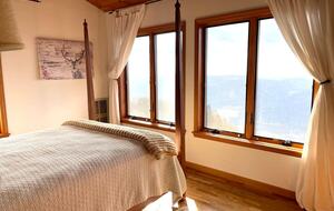 Three-State Views from a Mountain Haven - Beech Mountain, North Carolina