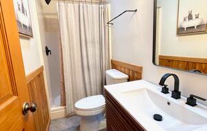 Three-State Views from a Mountain Haven - Beech Mountain, North Carolina