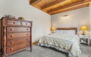 Cozy Cabin with River Views Near Okemo - Proctorsville, Vermont