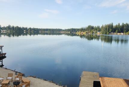 Peaceful Two-Level Retreat Near Mount Rainier - Spanaway, Washington