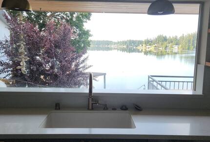 Peaceful Two-Level Retreat Near Mount Rainier - Spanaway, Washington