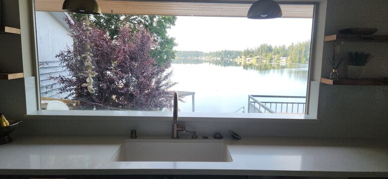 Peaceful Two-Level Retreat Near Mount Rainier - Spanaway, Washington
