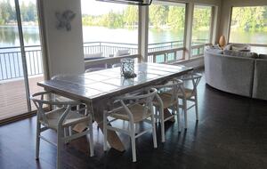 Peaceful Two-Level Retreat Near Mount Rainier - Spanaway, Washington